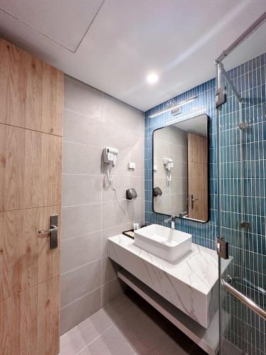 a bathroom with a sink and a mirror at Flamingo1 Ibiza Hai Tien in Nam Khê