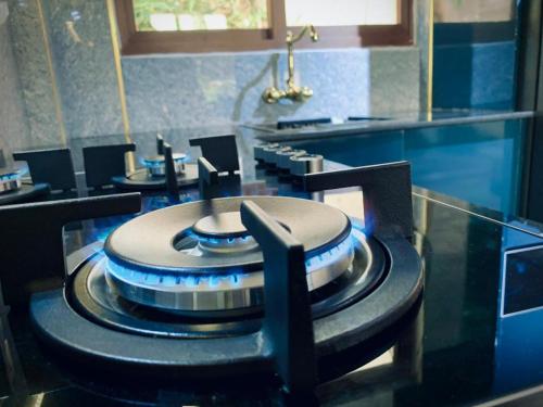 a counter top with a stove in a kitchen at Englishpoint Marina Villa in Mombasa