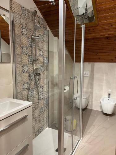 Een badkamer bij CASTAGNETO 8