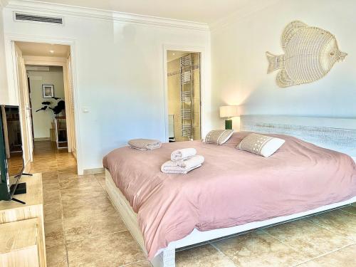 Luxurious 2-bedroom Pointe Croisette, Sea view, private parking