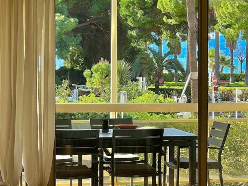 Luxurious 2-bedroom Pointe Croisette, Sea view, private parking