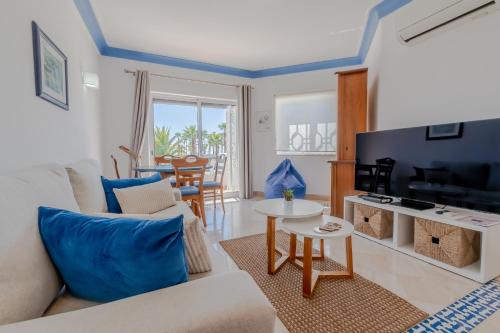 Ocean Vista Retreat with Beach & Pool Access by Drago Rentals