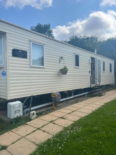 a mobile home sitting on the side of a house at Combe Haven in Hastings