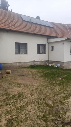 Το κτήριο όπου στεγάζεται  the country house