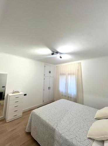 Giường trong phòng chung tại Apartamentos Rurales Miguela