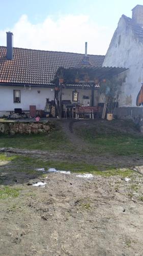 Το κτήριο όπου στεγάζεται  the country house