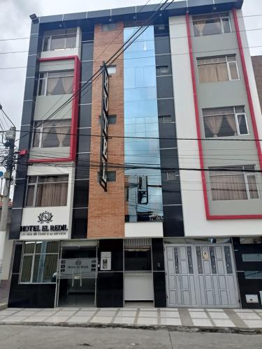 a view of the front of a building at Hotel El Redil in Ipiales