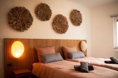 two beds in a bedroom with mirrors on the wall at Résidence Alissa Charleroi Airport in Charleroi