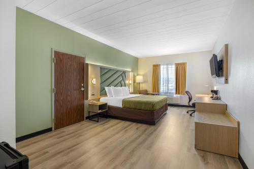Ένα ή περισσότερα κρεβάτια σε δωμάτιο στο Quality Inn & Suites Monterey, TN - Crossville, TN