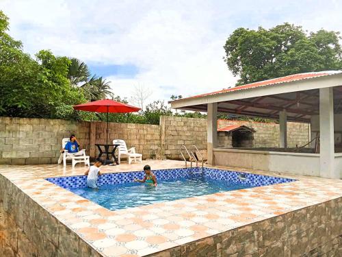 two children are playing in a swimming pool at Balay de Sorsogon in San Lorenzo