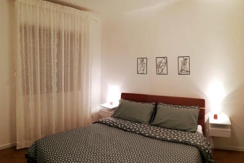 Postel nebo postele na pokoji v ubytování Rox Apartment - 027023-LOC-00174