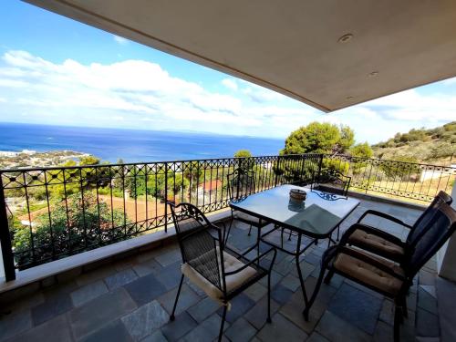 Peaceful Hilltop View Maisonette