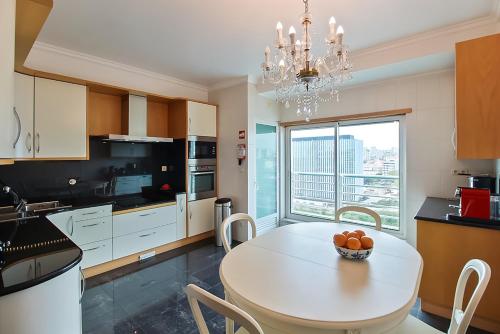 Haven in Lisbon - Exquisite 15th and Top Floor with Elevators, Parking and an incredible View from the 7 meters Balcony to the Longest Waterfront in Lisbon
