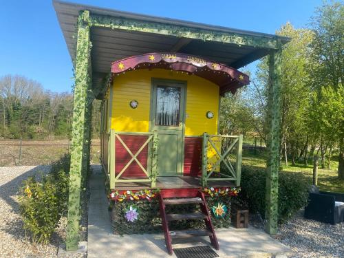 Roulotte pour une nuit en amoureux tout équipée..