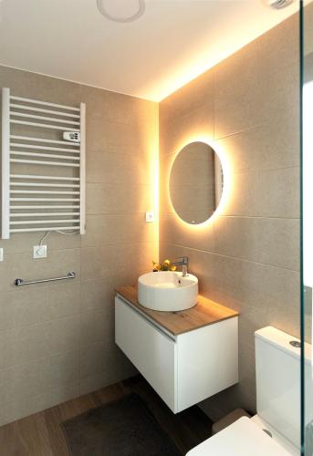 a bathroom with a sink and a mirror at Casa Feliz - Santa Rosalia Life and Lake Resort in Torre-Pacheco