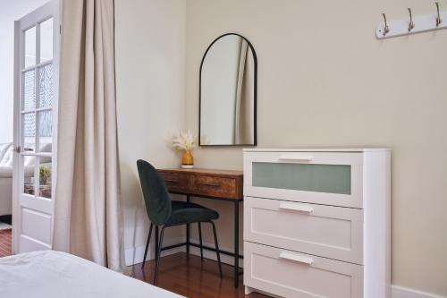 Postel nebo postele na pokoji v ubytování MTLVacationRentals - The FabFour