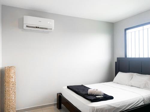 Ένα ή περισσότερα κρεβάτια σε δωμάτιο στο Luxurious house, bedrooms, private pool, parking