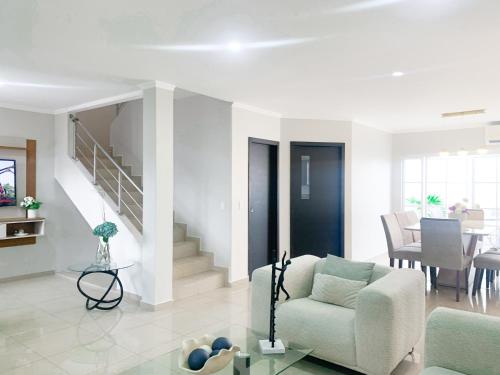 Χώρος καθιστικού στο Luxurious house, bedrooms, private pool, parking