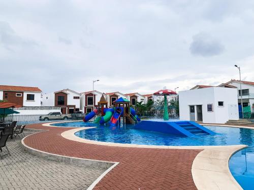 Πισίνα στο ή κοντά στο Luxurious house, bedrooms, private pool, parking