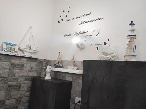 a room with a wall with words on the wall at grandfather's house in Francavilla Fontana