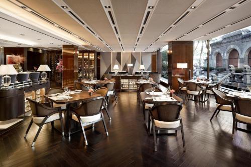 a restaurant with tables and chairs and a bar at Westin Josun Seoul Hotel in Seoul