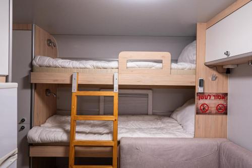Litera o literas en una habitación de Royal cloud caravaan