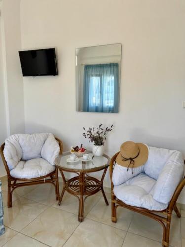 a living room with two chairs and a table at Phoenix in Fira