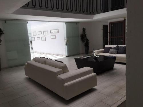 Posezení v ubytování Bello Penthouse con Alberca