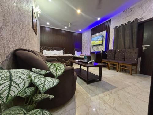 a waiting room with couches and a table in a room at Hotel Nizamuddin Fab in New Delhi