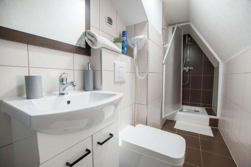 Koupelna v ubytování APARTAMENT U KOMINKÓW ZAKOPANE ŚCISŁE CENTRUM