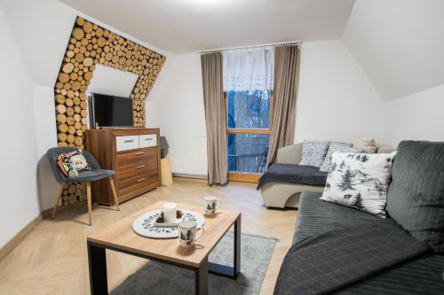 APARTAMENT u "KOMINKÓW" ŚCISŁE CENTRUM SYPIALNIA, SALON, KUCHNIA, ŁAZIENKA