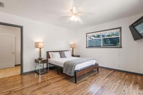 a bedroom with a bed and a ceiling fan at Downtown Dream Casa Near Chico State, Private Yard in Chico