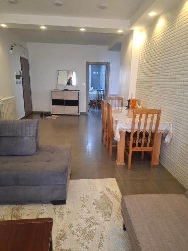 Φωτογραφία από το άλμπουμ του Appartement dans une résidence clôturée Panorama Sidi Aissa annaba σε Ανάμπα