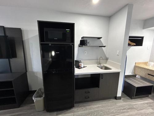 Η κουζίνα ή μικρή κουζίνα στο Studio 6 Bakersfield, CA South