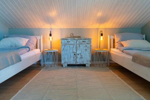 Postel nebo postele na pokoji v ubytování Gemütliches Holzhaus mit Sauna an der Ostsee und Schlei