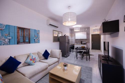 Spacious 2BR Ein Bay Apartment by the Pool