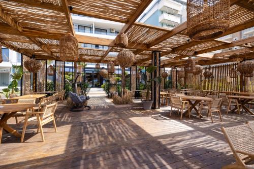 Restaurace v ubytování Sea & Sand Hotel