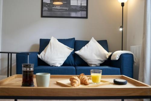 Гостиная зона в Gloucester Apartments by Kahuna Stays, Ideal for Students, Contractors, Professionals & Visitors