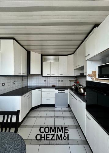 Η κουζίνα ή μικρή κουζίνα στο Spacieux appartement pour 8, parking inclus
