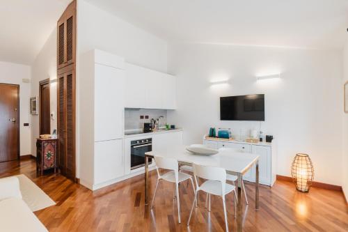 A kitchen or kitchenette at Appartamento MarySol