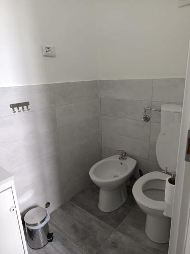 a bathroom with a toilet and a bidet at L'Acero Rosso in Lucca