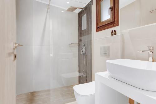 Ένα μπάνιο στο Olivella Luxury Suites