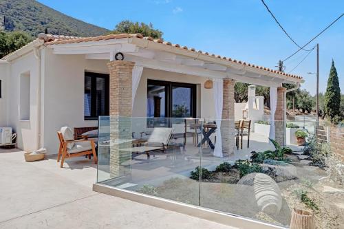 Gallery image of Olivella Luxury Suites in Khartáta