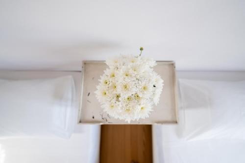 a bouquet of white flowers hanging from a ceiling at The Beach House in Néa Péramos