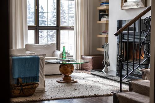a living room with a couch and a table at Tremblant Prestige - Bondurant 95-4 in Mont-Tremblant