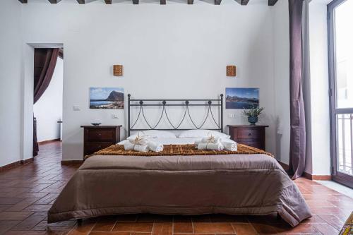 a bedroom with a large bed with towels on it at ISLAVENTO case vacanza Trapani in Trapani
