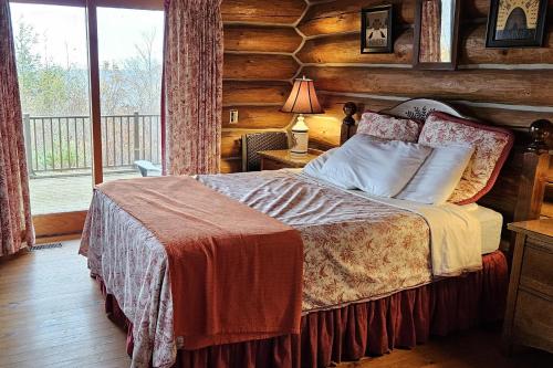 a bedroom with a bed in a log cabin at Viewtopia in Suttons Bay