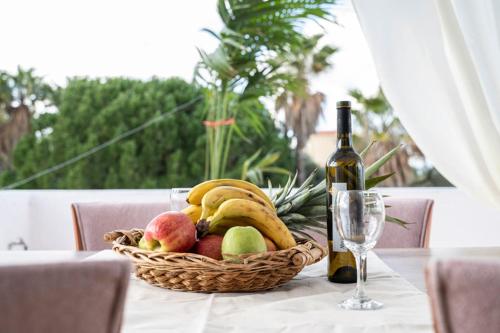 Platon Apartments