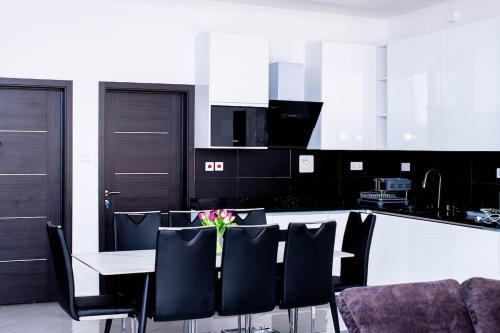 Η κουζίνα ή μικρή κουζίνα στο Golden Hayat Suites