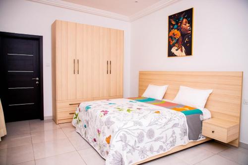Ένα ή περισσότερα κρεβάτια σε δωμάτιο στο Golden Hayat Suites